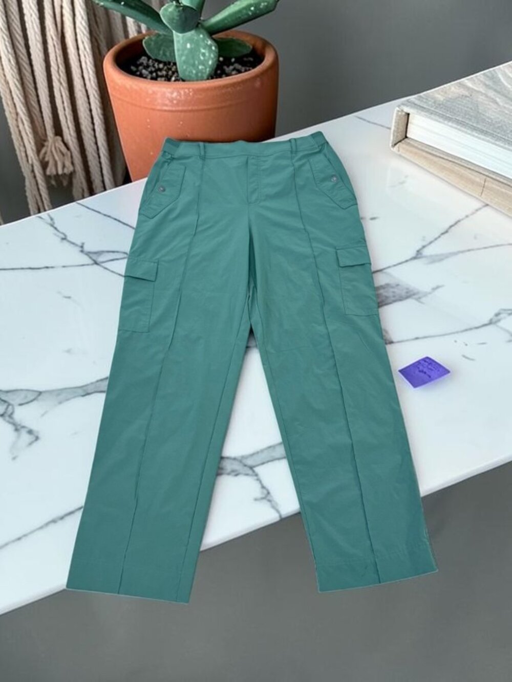 ATHLETA Vienna Cargo Pants Vineyard Green Size 14 - Picture 3 of 12